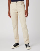 WRANGLER TEXAS SLIM MĘSKIE SPODNIE MATERIAŁOWE PUMICE STONE W12SEAC13 112145791